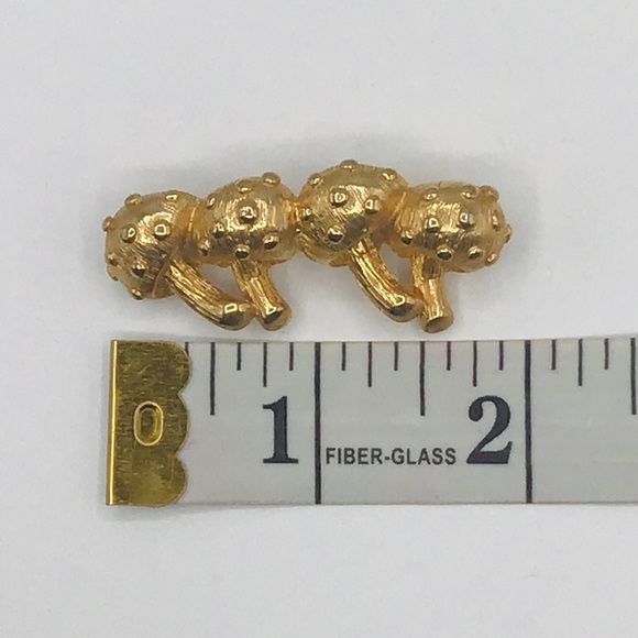 Vintage Mushroom Scarf Clip Gold Tone Whimsical Classic 1960’s Fungi Groovy 2” - Picture 6 of 6